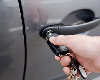 Miami Locksmith Store Miami, FL 305-894-9388 - car-door-unlocking